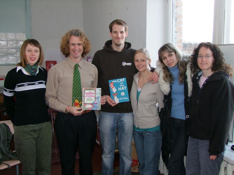 Some of the staff and volunteers of UTSIM-800